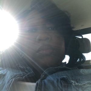 Meet your Posher, Caressa